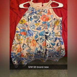 Prices in all pictures last two are $2 each! All clothes is like new!!